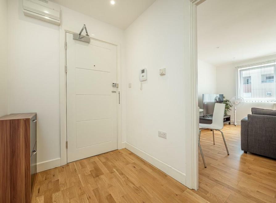 Easystay Slough Central Free Parking Bagian luar foto