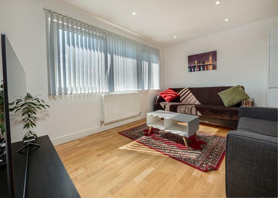 Easystay Slough Central Free Parking Bagian luar foto